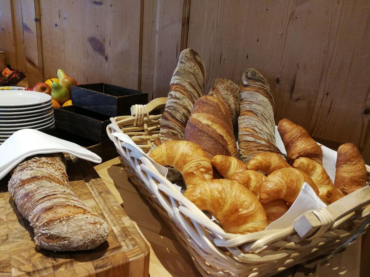 Hotel Restaurant Chesa Flims Bagian luar foto