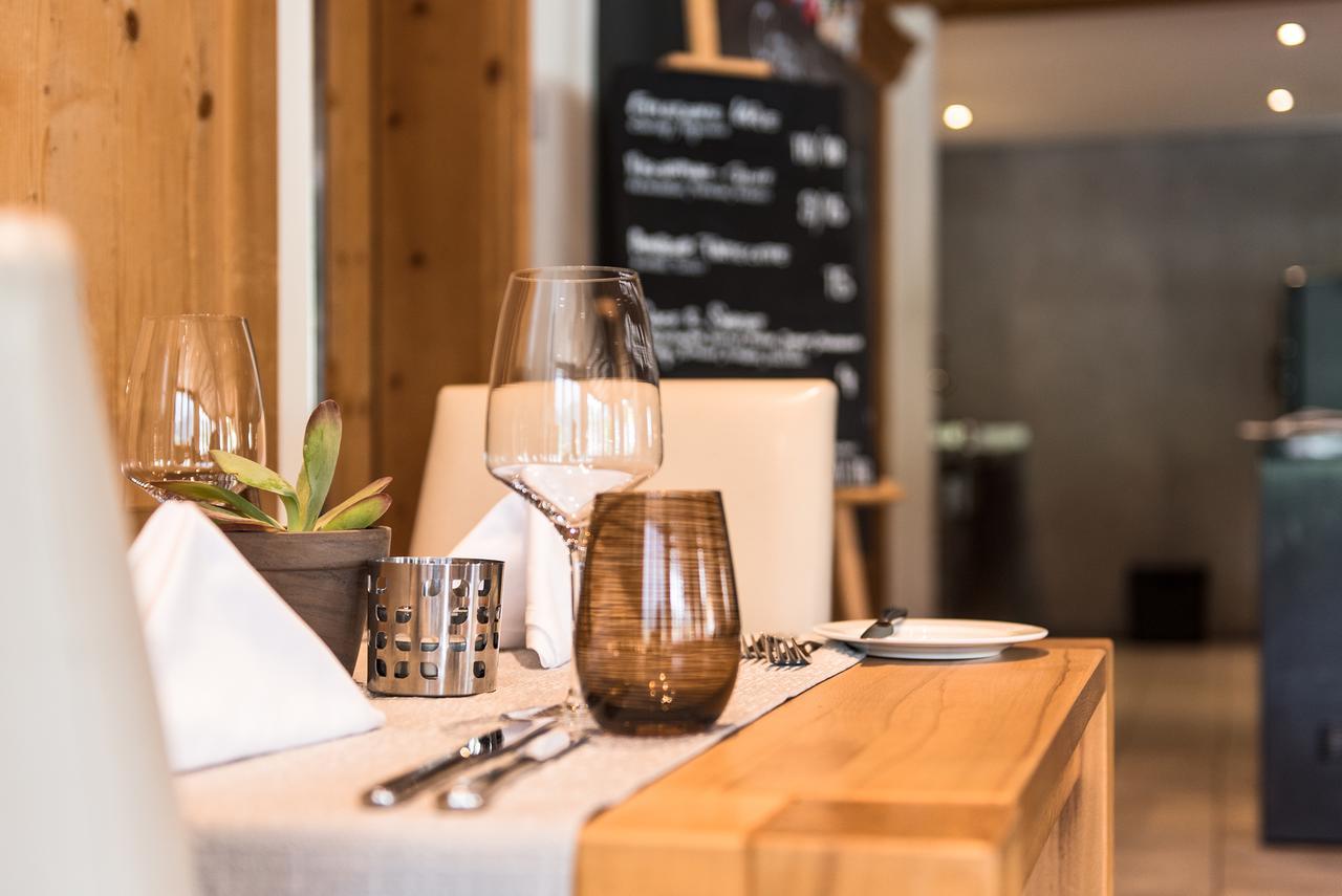 Hotel Restaurant Chesa Flims Bagian luar foto